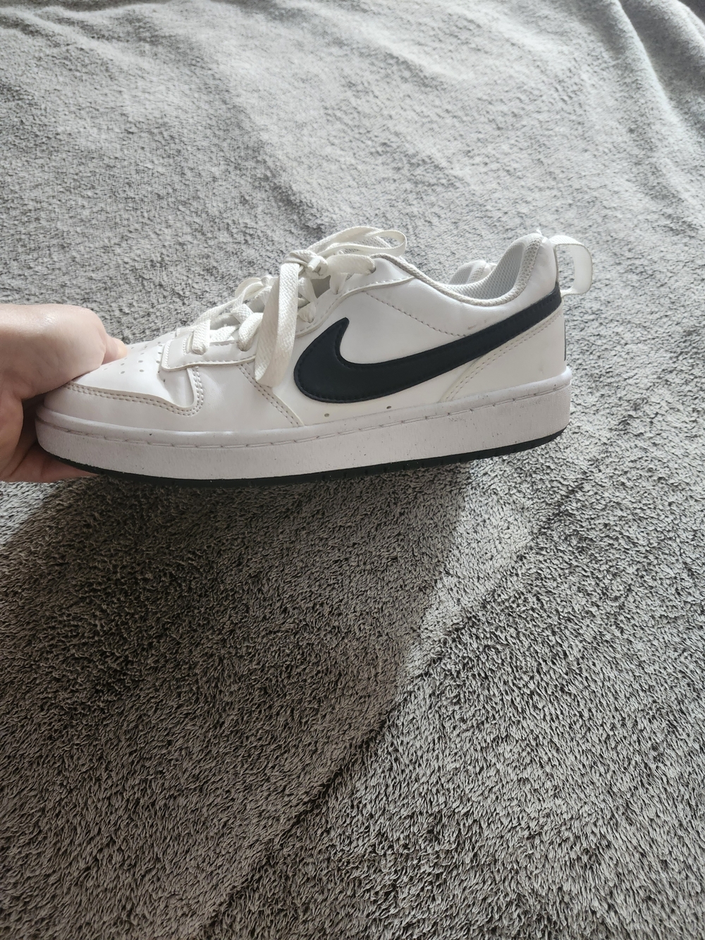 Boys Nike White Sneakers with Black Swoosh EXCELLENT COND. - Picture 7 of 8